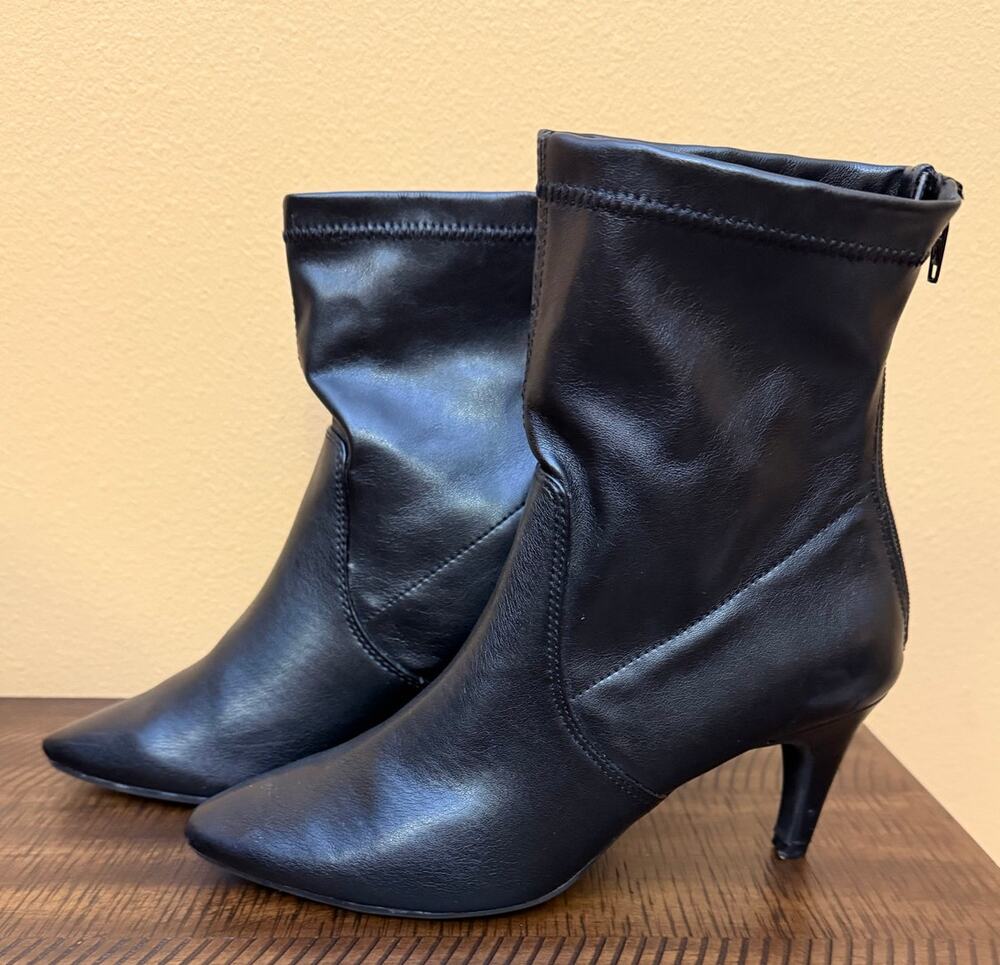 Aerosoles pointed shiny black booties faux leather size 8.5 heeled